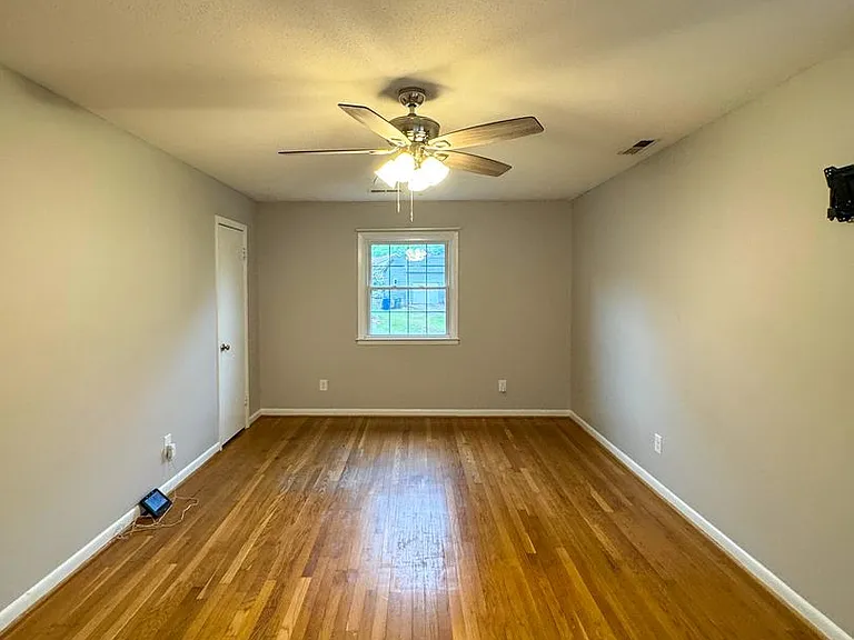 726 Dandridge Dr — Photo 12