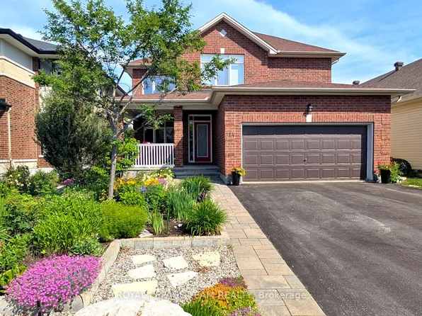 214 Davy St, Ottawa, ON K2M 0H6