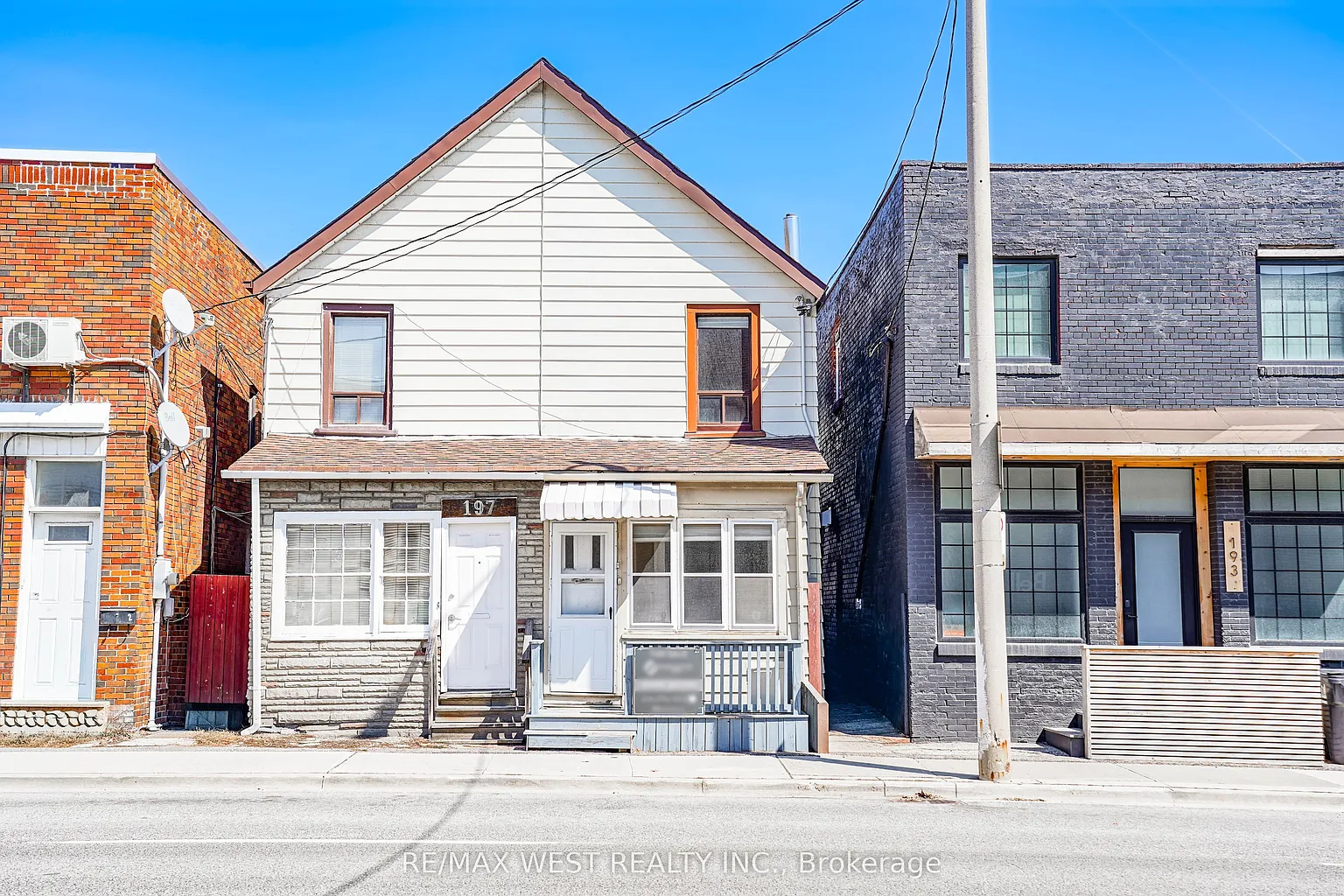 195 Islington Ave photo 1