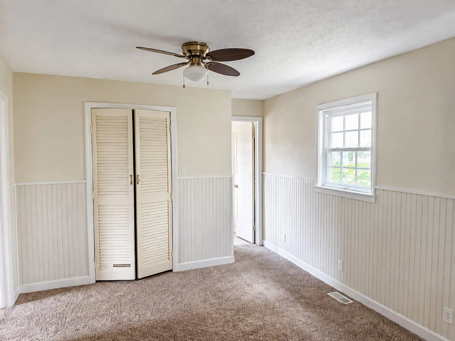 3 bed, 1.5 bath, 1288 sqft, $1,371 — Photo 4
