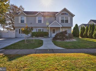 302 Mill Dr, Levittown, PA 19056