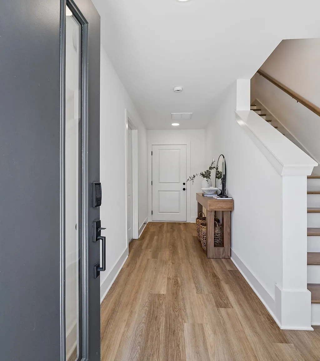 3 bed, 3.5 bath, 1930 sqft, $2,800 — Photo 4