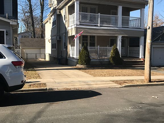 3rd image of 450 Hoyt Ave