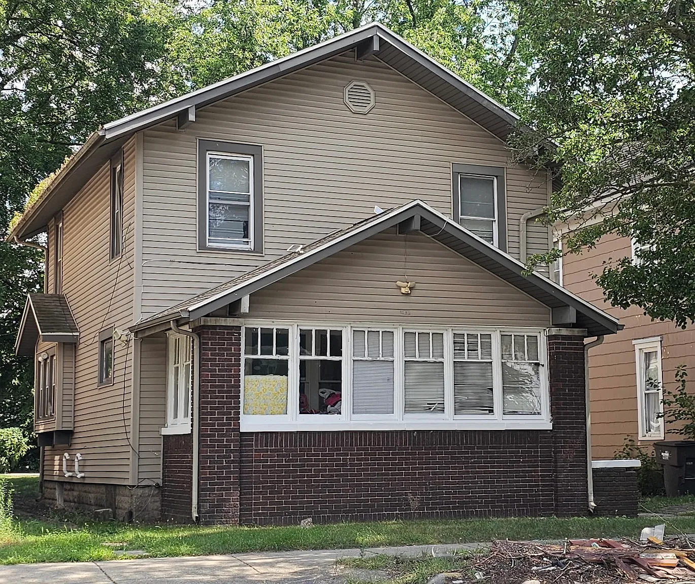 1525 W Franklin St — Photo 1