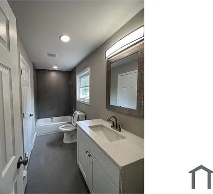 522 Beach Ave — Photo 3