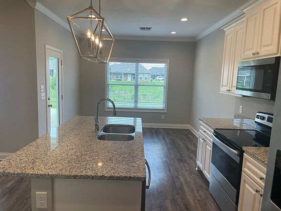 5th image of 107 Yellow Pine Dr
