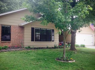 903 N Raven Rd, Rogers, AR 72756