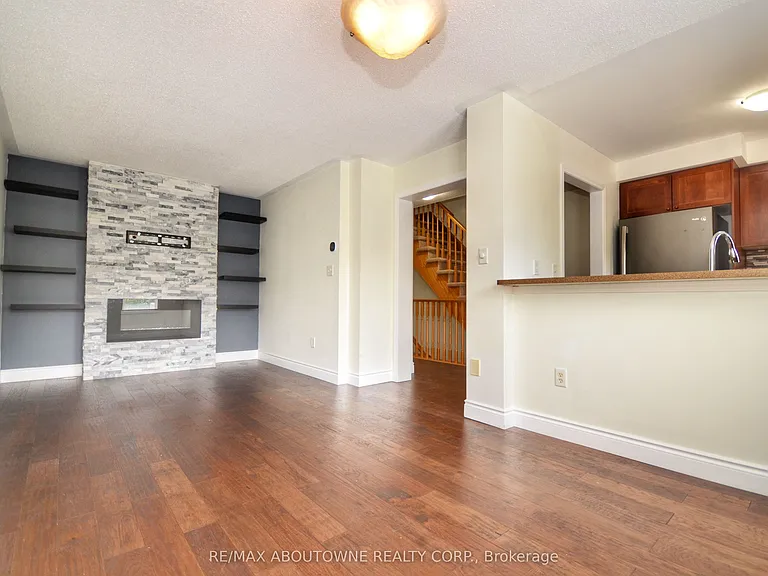 3057 Dewridge Ave — Photo 2