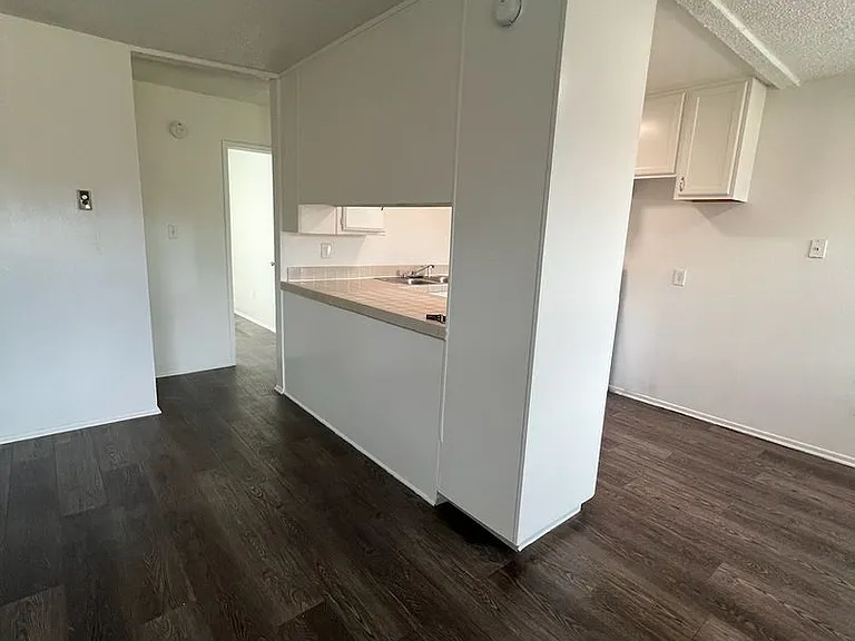 508 S Victoria Ave — Photo 8