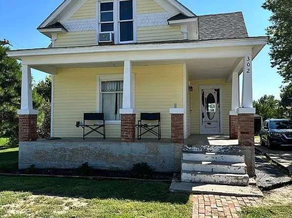 302 W Taft St, Norton, KS 67654
