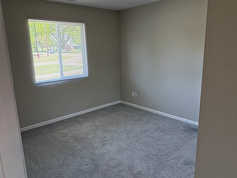1009 N Walnut St — Photo 13