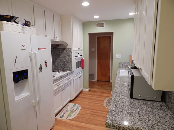 3rd image of 5049 Bowman Oaks Way