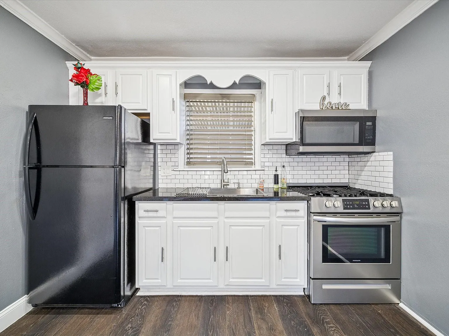 3 bed, 2.0 bath, 1250 sqft, $1,895 — Photo 3