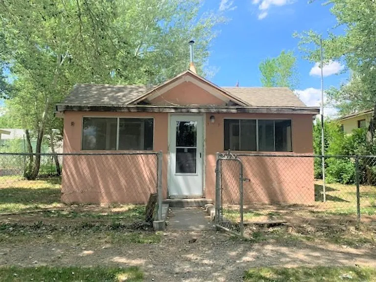 908 Cedar St — Photo 3