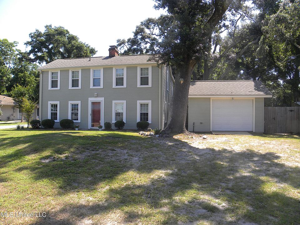 1st image of 140 Venetian Gdns