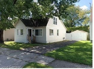 27311 Collingwood St, Roseville, MI 48066