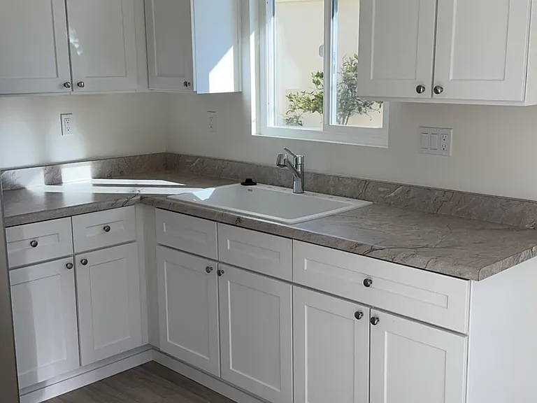 106 Brentwood Ave — Photo 3