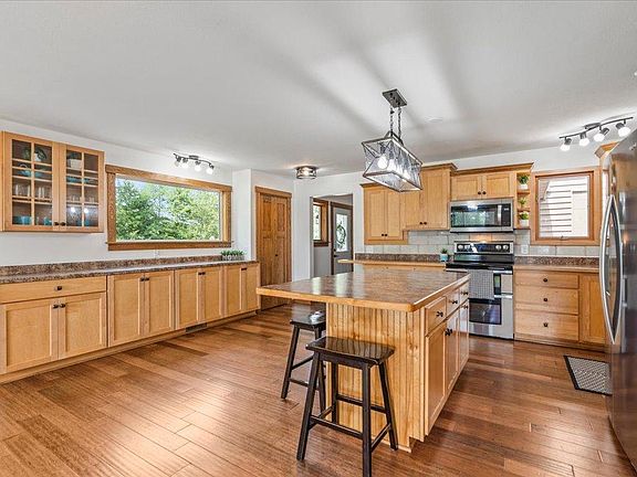 3rd image of 1565 Stallion Rd SW