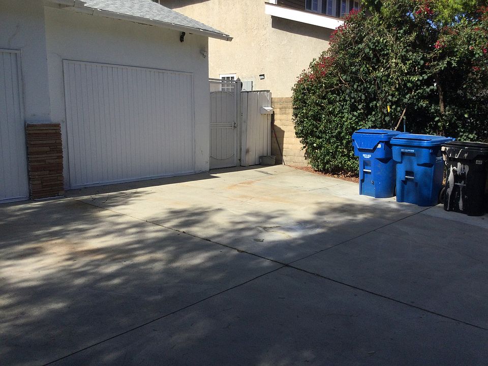 1st image of 20957B Community St