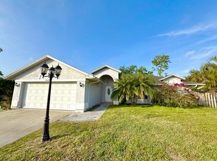 1050 SE Euclid Ln, Port Saint Lucie, FL 34983
