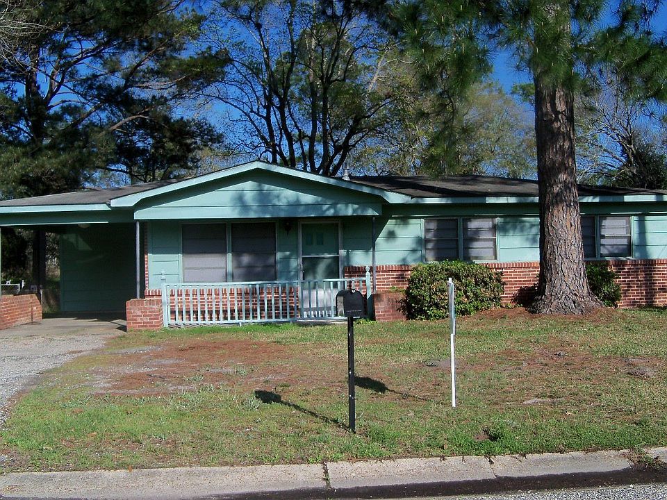 Immaculate home in Dauphin Acres! Move in ready! Fresh paint everywhere!