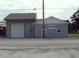 115 W Wall St, Moweaqua, IL 62550
