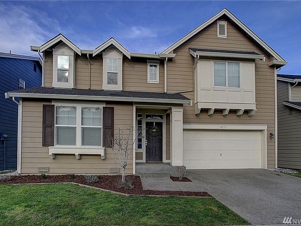 1st image of 1211 32nd Pl NE