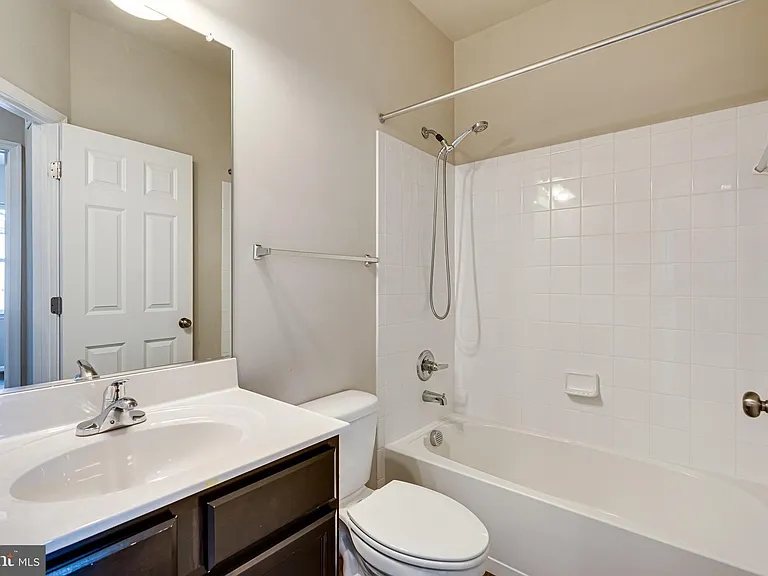 14263 Travilah Rd — Photo 34