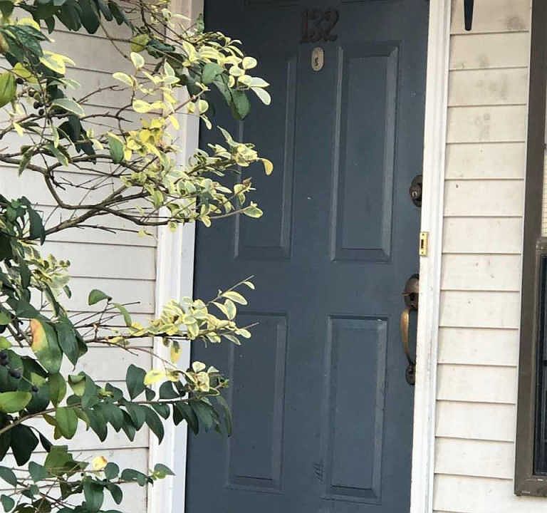2nd image of 225 W Leeds Ave