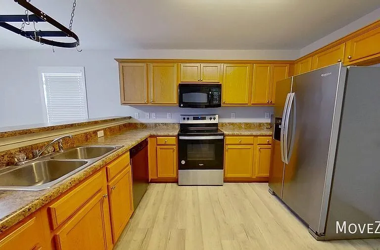 1347 Parkland Way — Photo 10