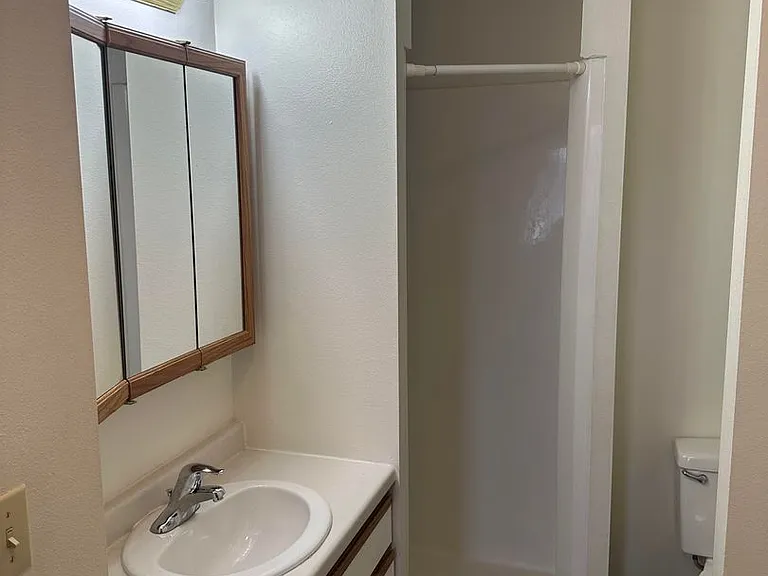 Dakota E & W Apartments — Photo 70