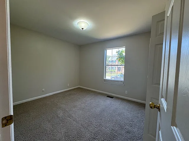 2032 Glastonbury Dr — Photo 9
