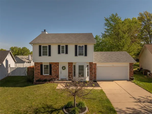 1392 Southgate Dr, Saint Peters, MO 63304