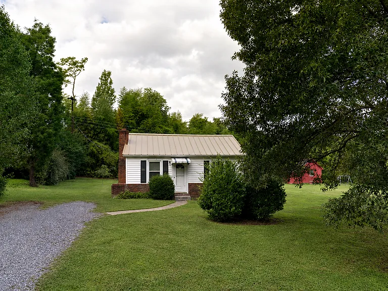 1701 Lawing Rd — Photo 2
