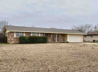 1906 Lakeview Dr, Sulphur, OK 73086