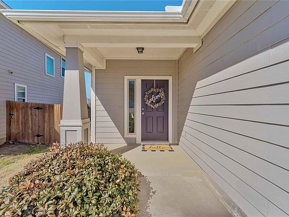 4th image of 609 Twisted Oaks Ln