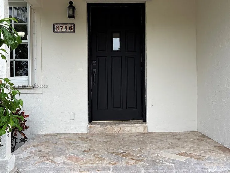 6746 SW 32nd Ter — Photo 3