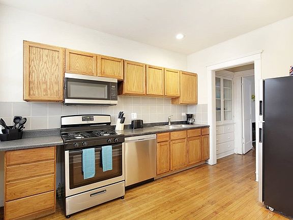 2nd image of 5126 S University Ave APT 3S
