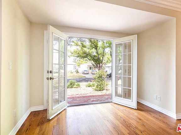 5th image of 3905 Revere Ave