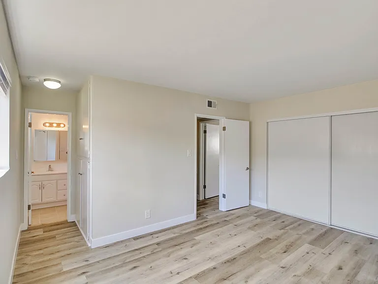1452 Berkeley St #2 — Photo 15