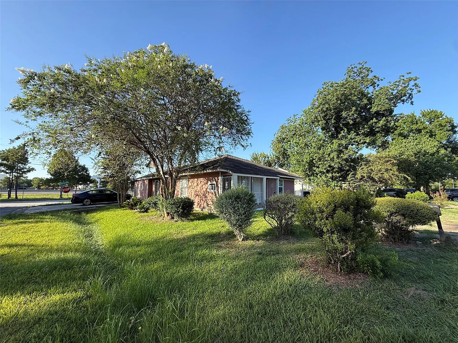 3 bed, 1.5 bath, 1248 sqft, $1,450 — Photo 2