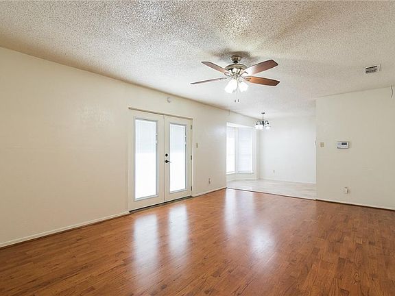 4th image of 3065 Gene Ln