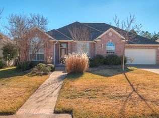 9321 Whitney Ln, College Station, TX 77845