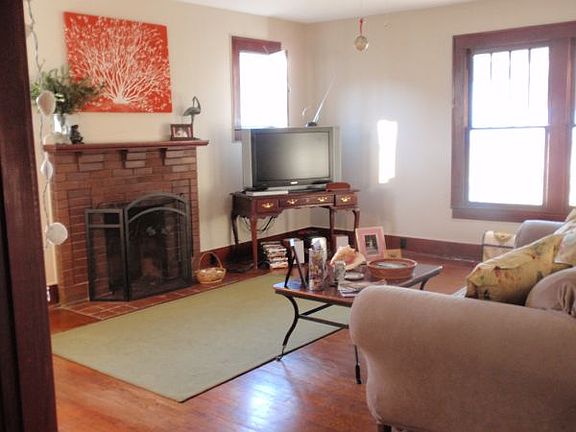 2nd image of 2408 Lyndon Ave