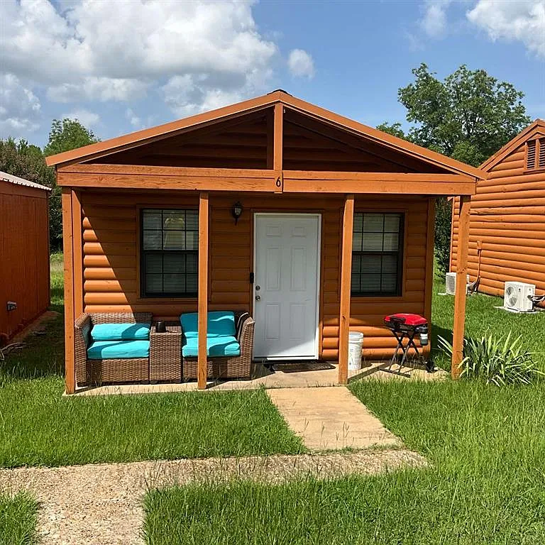 1 bed, 1.0 bath, 384 sqft, $900 — Photo 2