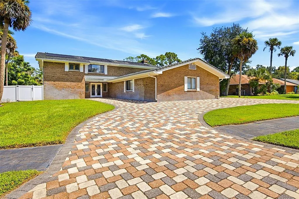 5 bed, 4.0 bath, 3698 sqft, $3,800 — Photo 2