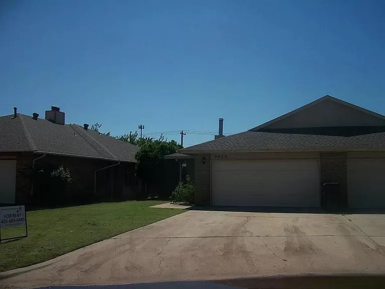 9029 N Rockwell Dr — Photo 4