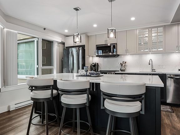 3rd image of 3150 Gladwin Rd #604
