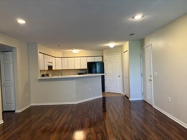 1522 Oakfield Dr — Photo 4