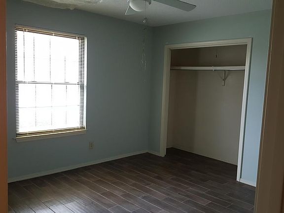 3rd image of 1534 S Heritage Cir